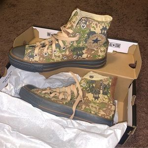 NIB Converse Allstar camo gas mask print